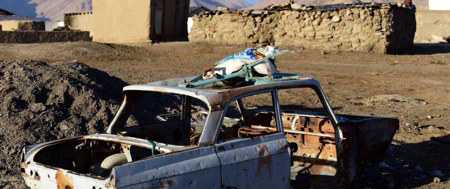 Ødelagt bil i Bulunkul