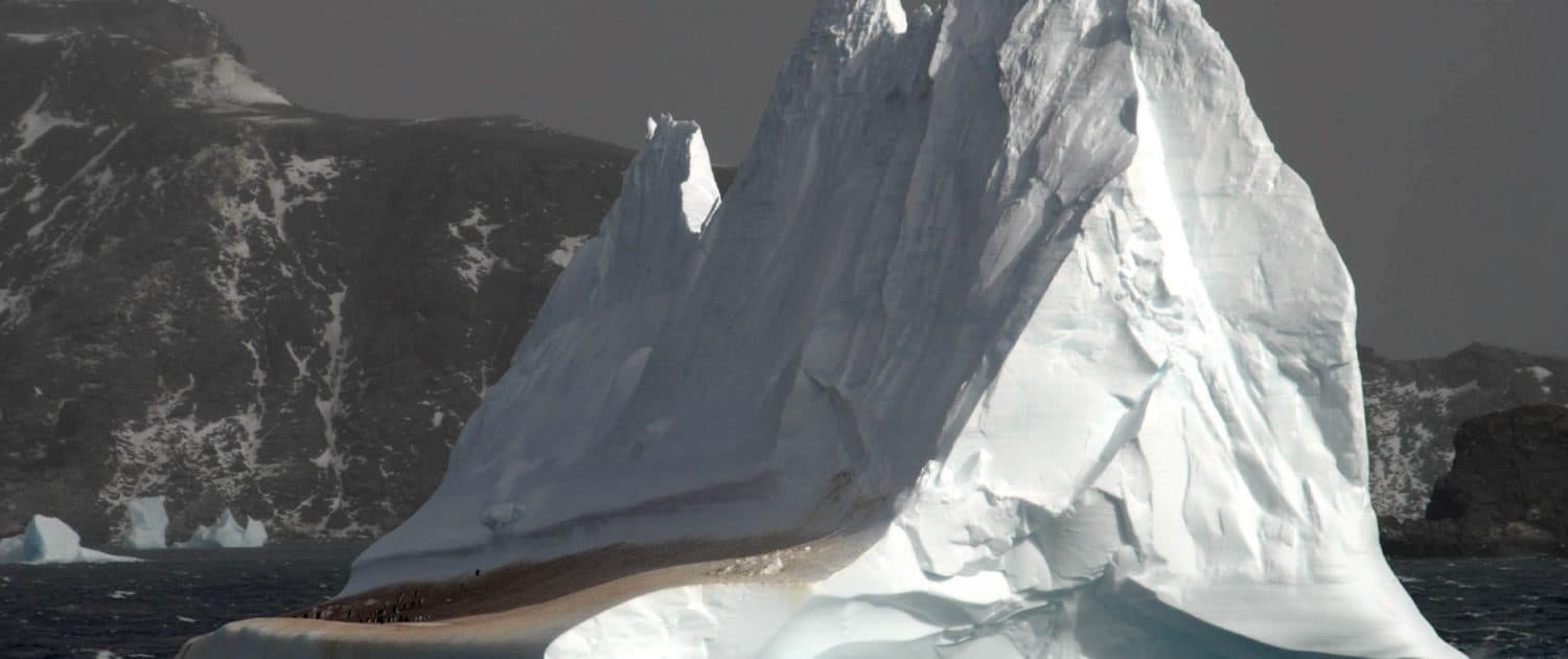 Naturens egen skulptur - isblok i Antarktis