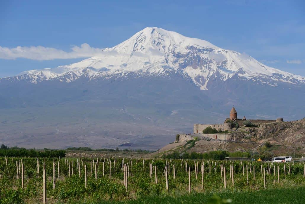 Khor Virap med Ararat-massivet i baggrunden