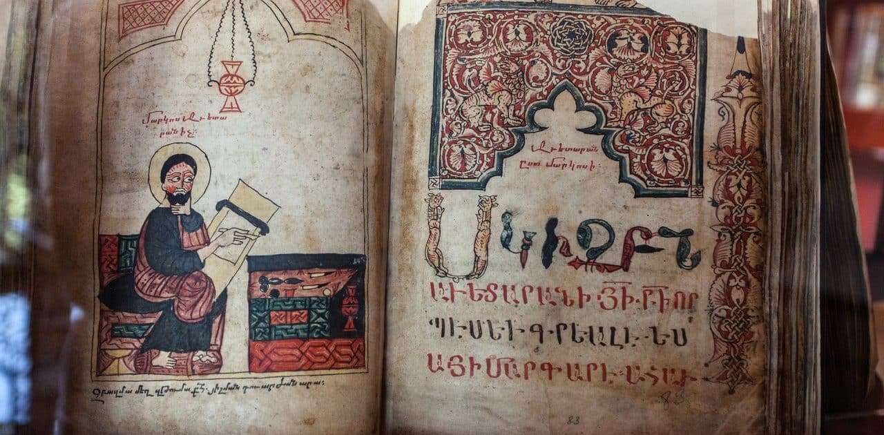 Gamle håndskrifter på rejser til Georgien og Armenien