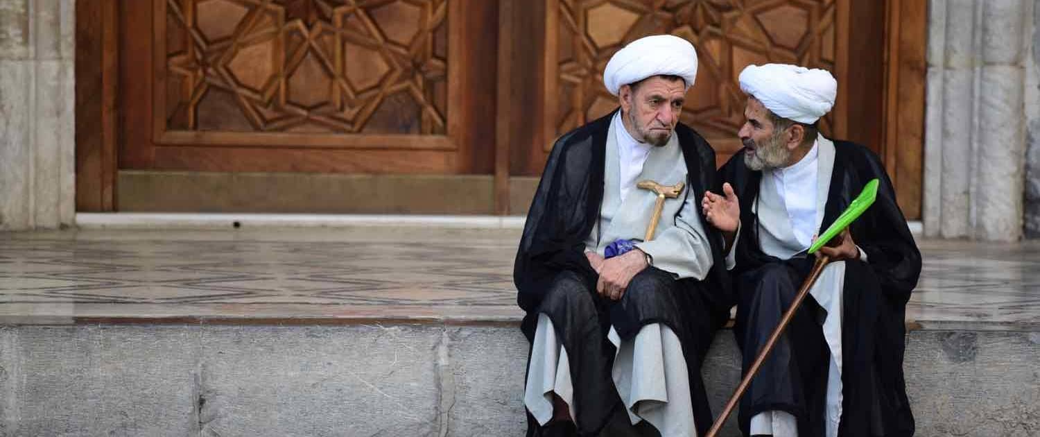 2 iranske mænd i samtale