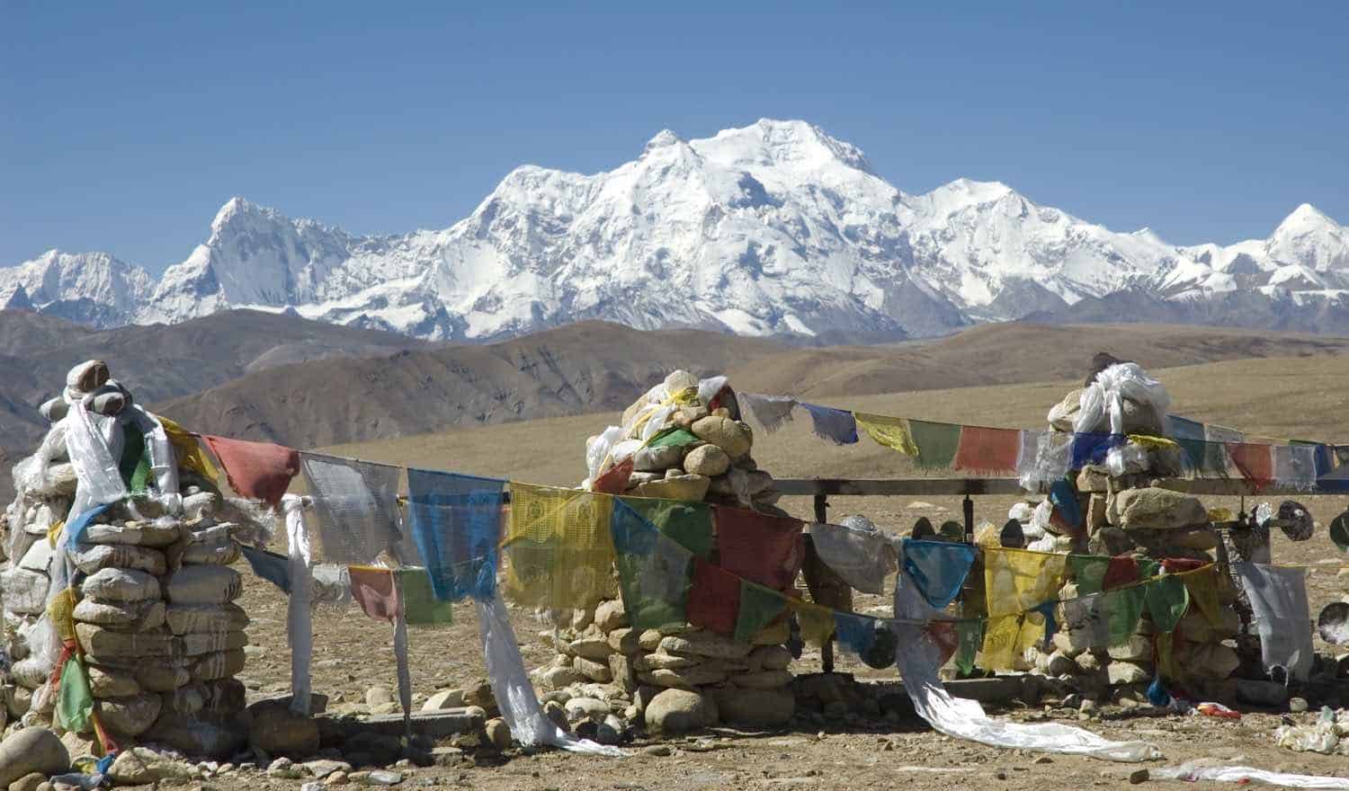 Bjergpas i Tibet og tibetanske flag