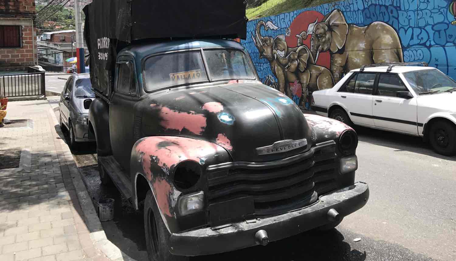 Antik bil i Medellin på Colombiarejse