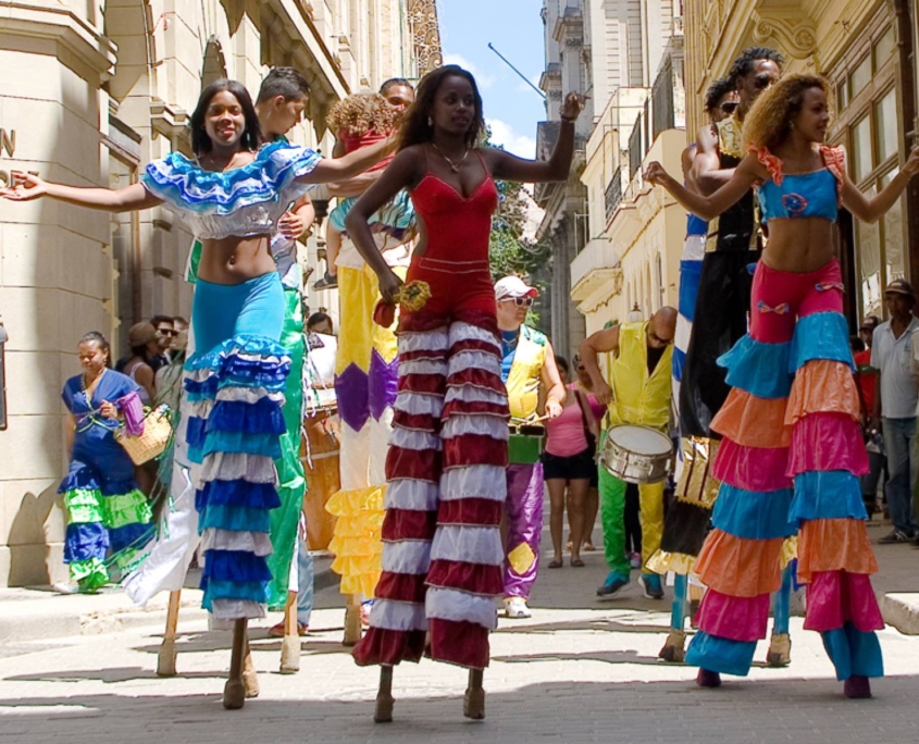 Dans på stylter i Havana